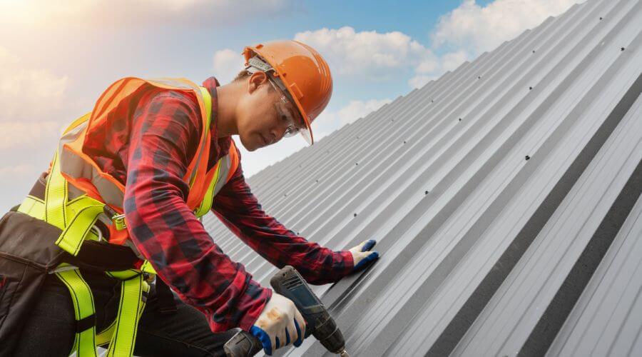 Professional gutter cleaning in Crawfordsville, IA